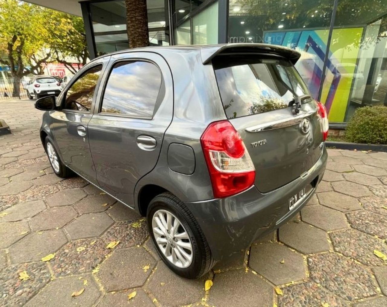 Toyota Etios Usado en Mendoza, deRuedas