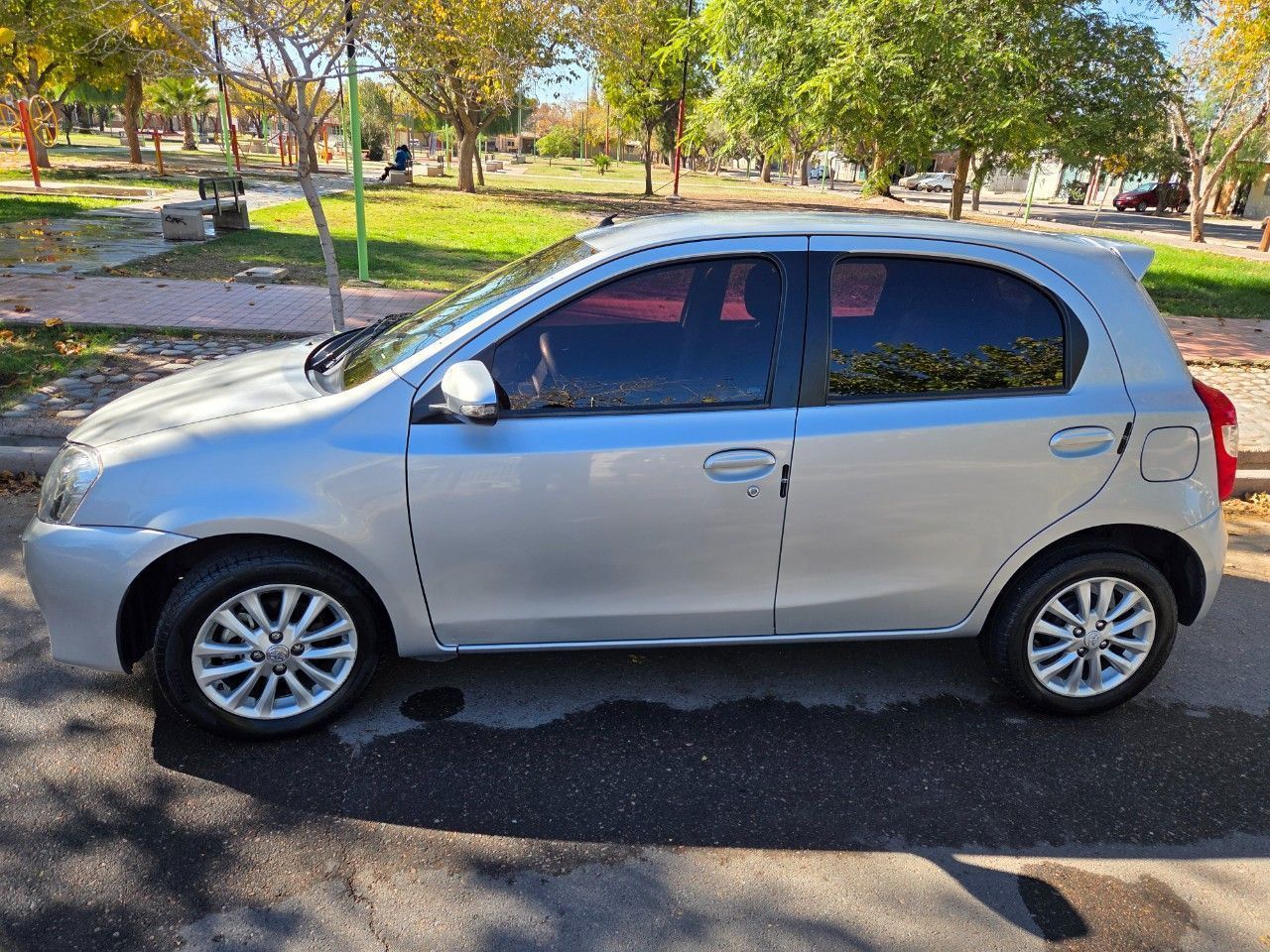 Toyota Etios Usado en Mendoza, deRuedas