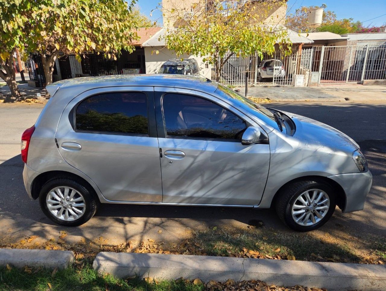 Toyota Etios Usado en Mendoza, deRuedas