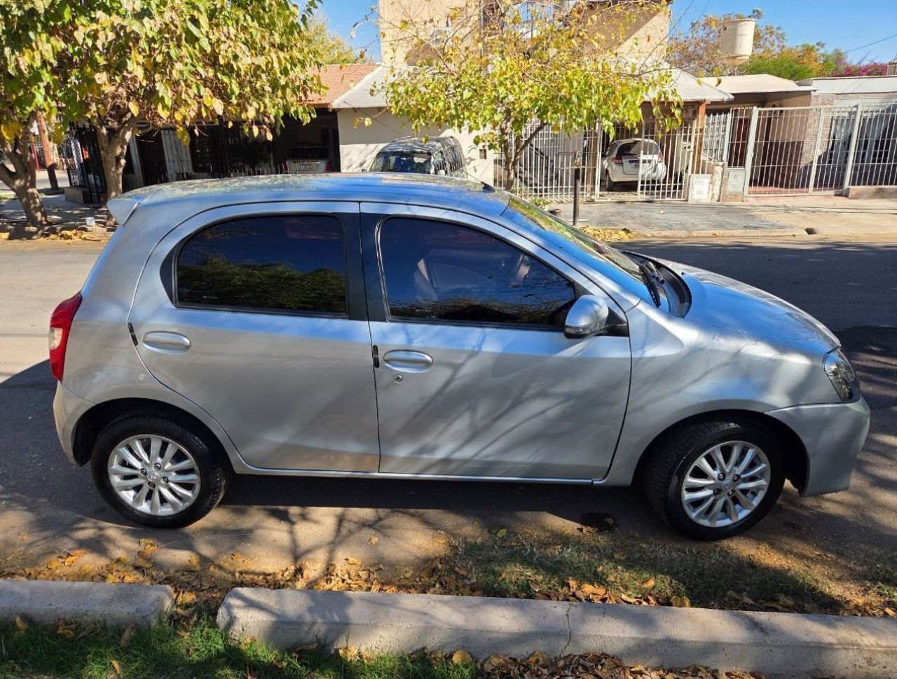 Toyota Etios Usado en Mendoza, deRuedas