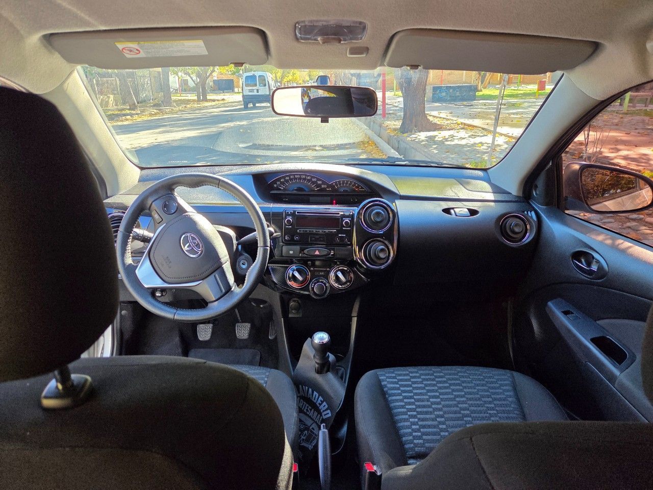 Toyota Etios Usado en Mendoza, deRuedas