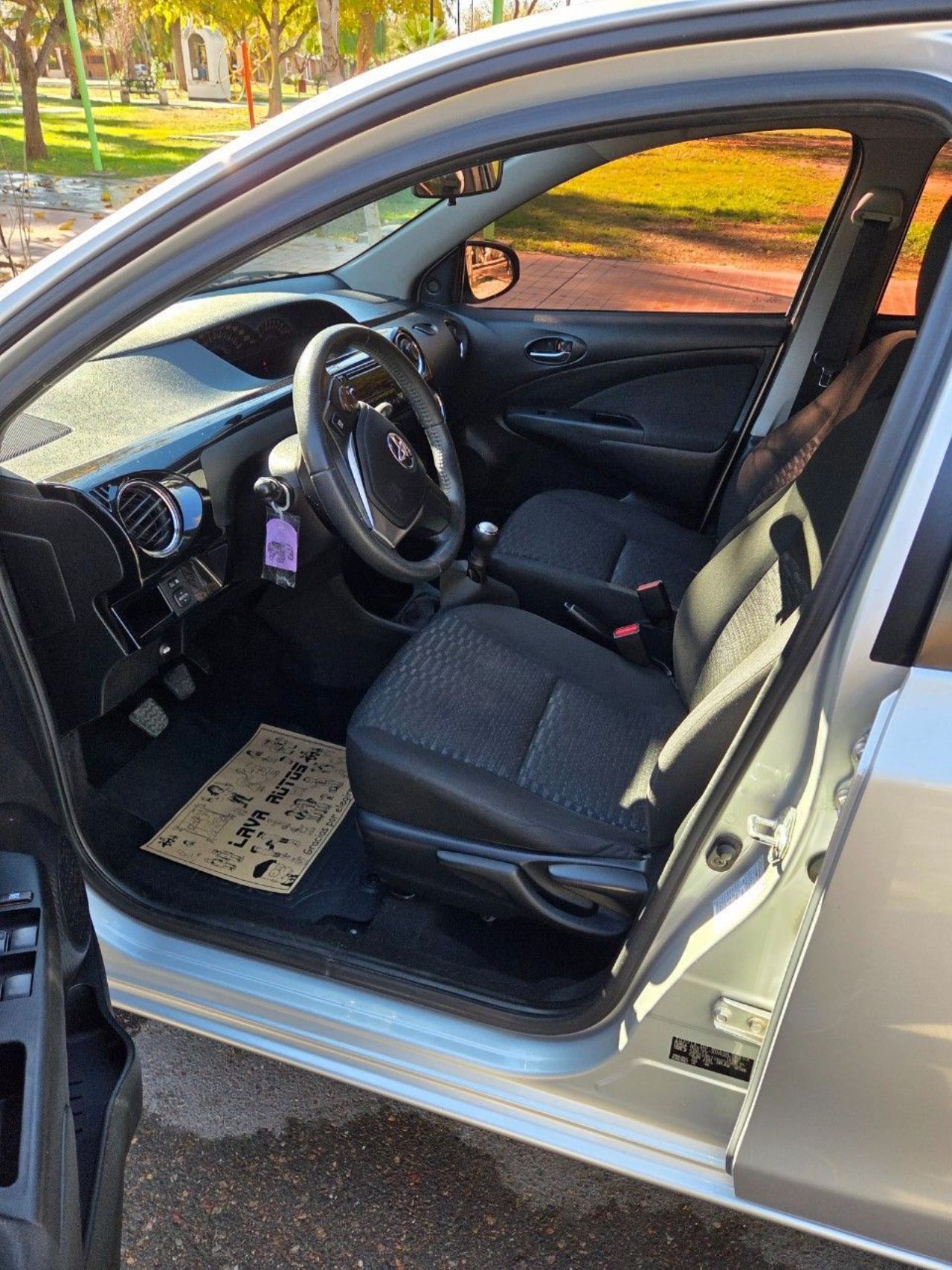 Toyota Etios Usado en Mendoza, deRuedas