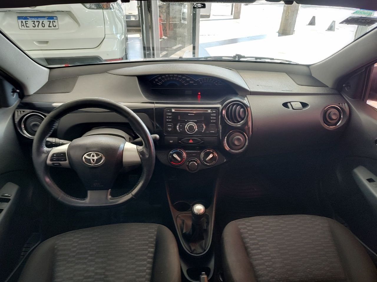 Toyota Etios Usado Financiado en Mendoza, deRuedas