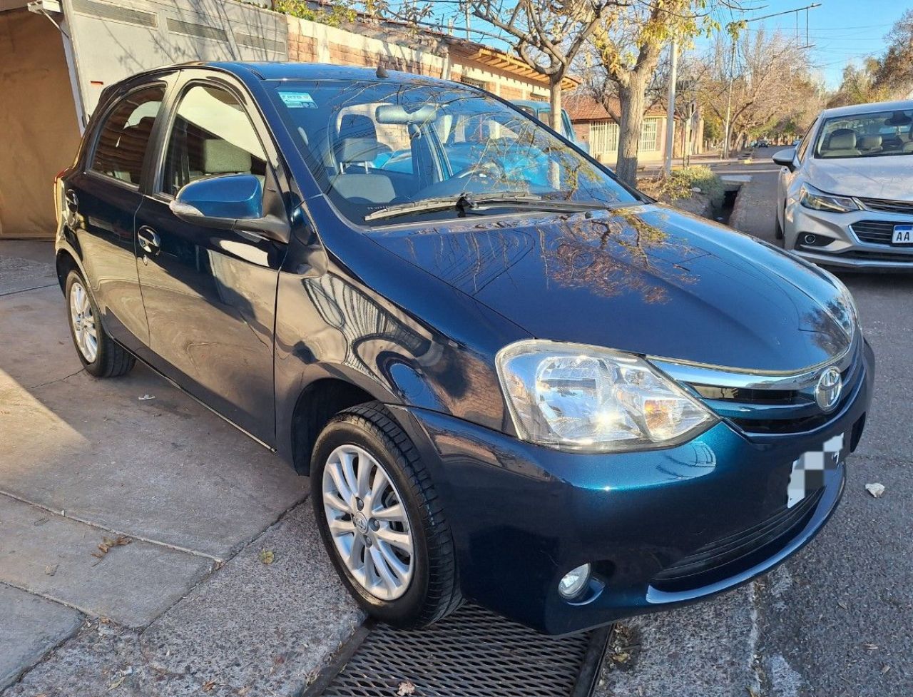Toyota Etios Usado en Mendoza, deRuedas