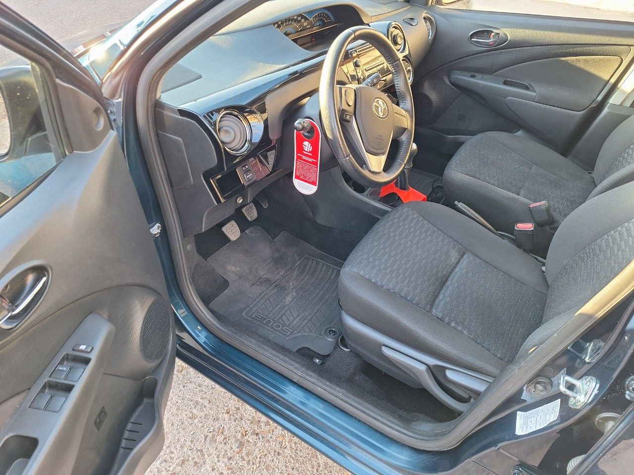 Toyota Etios Usado en Mendoza, deRuedas