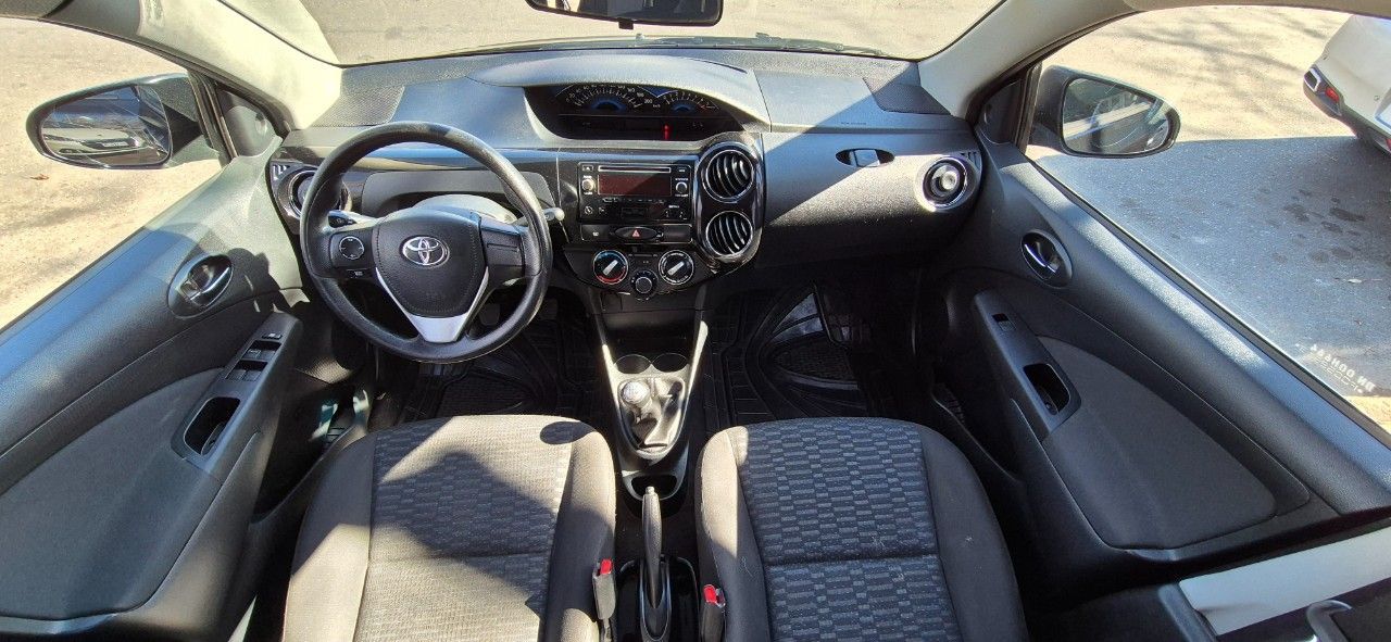 Toyota Etios Usado en Mendoza, deRuedas