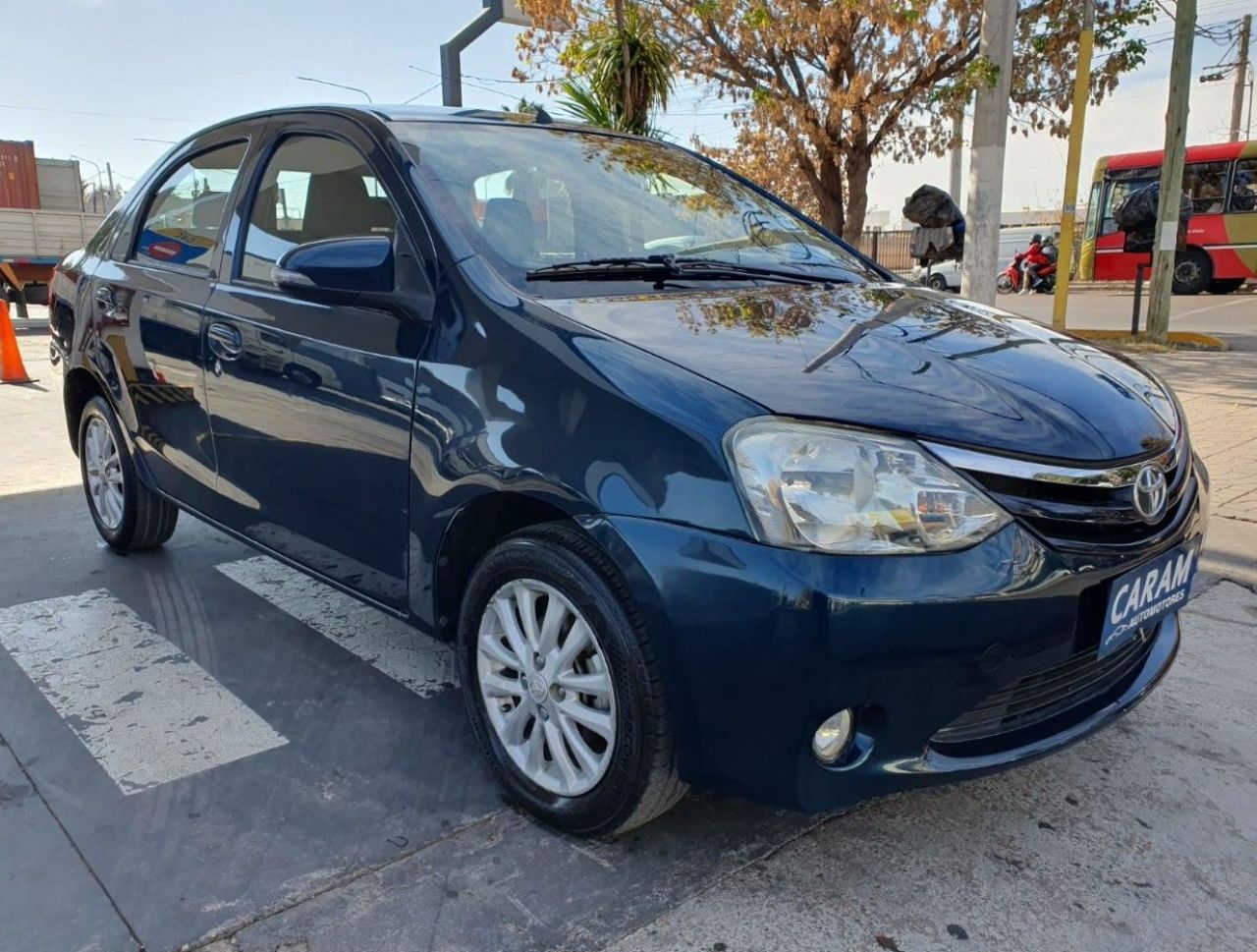 Toyota Etios Usado en Mendoza, deRuedas
