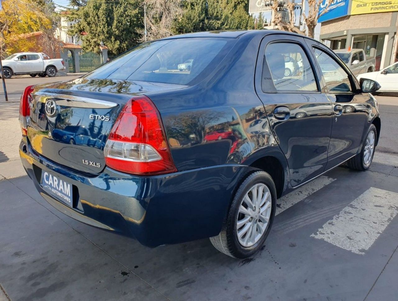 Toyota Etios Usado en Mendoza, deRuedas