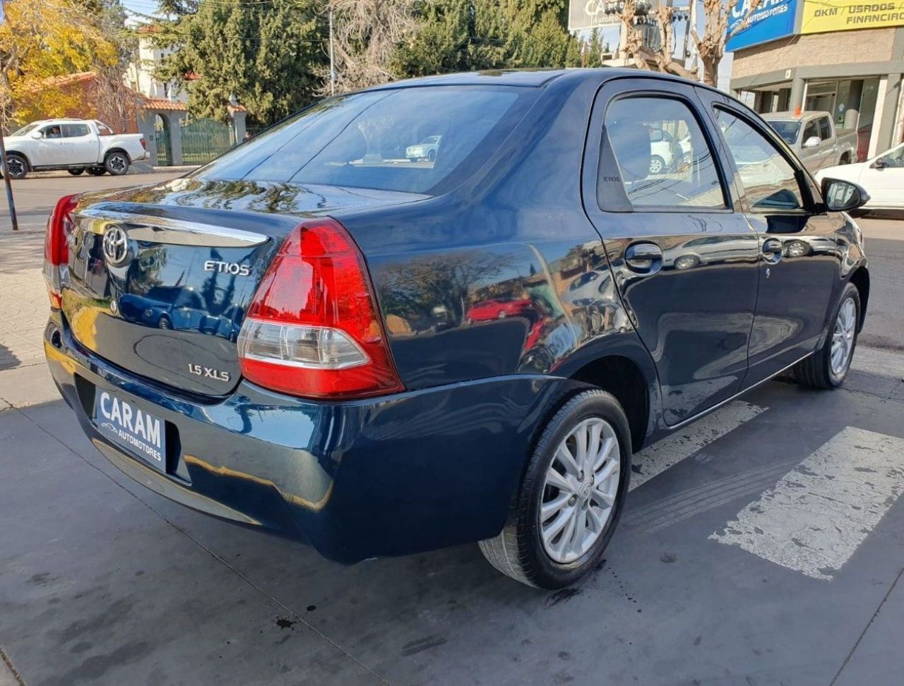 Toyota Etios Usado en Mendoza, deRuedas