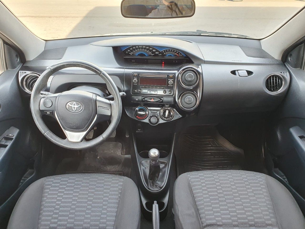 Toyota Etios Usado en Mendoza, deRuedas