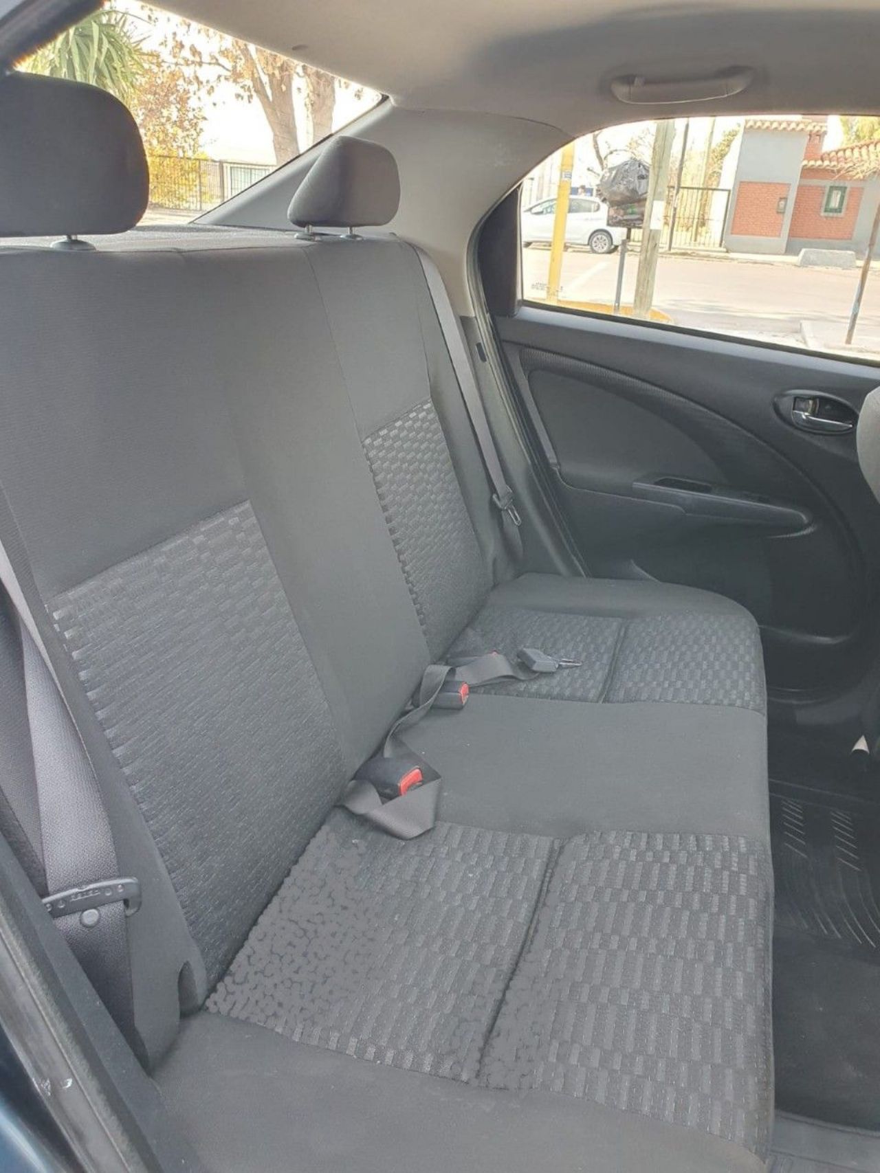 Toyota Etios Usado en Mendoza, deRuedas
