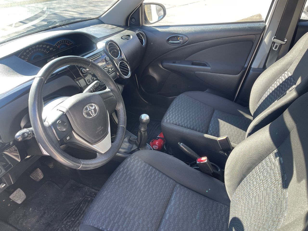 Toyota Etios Usado Financiado en Mendoza, deRuedas