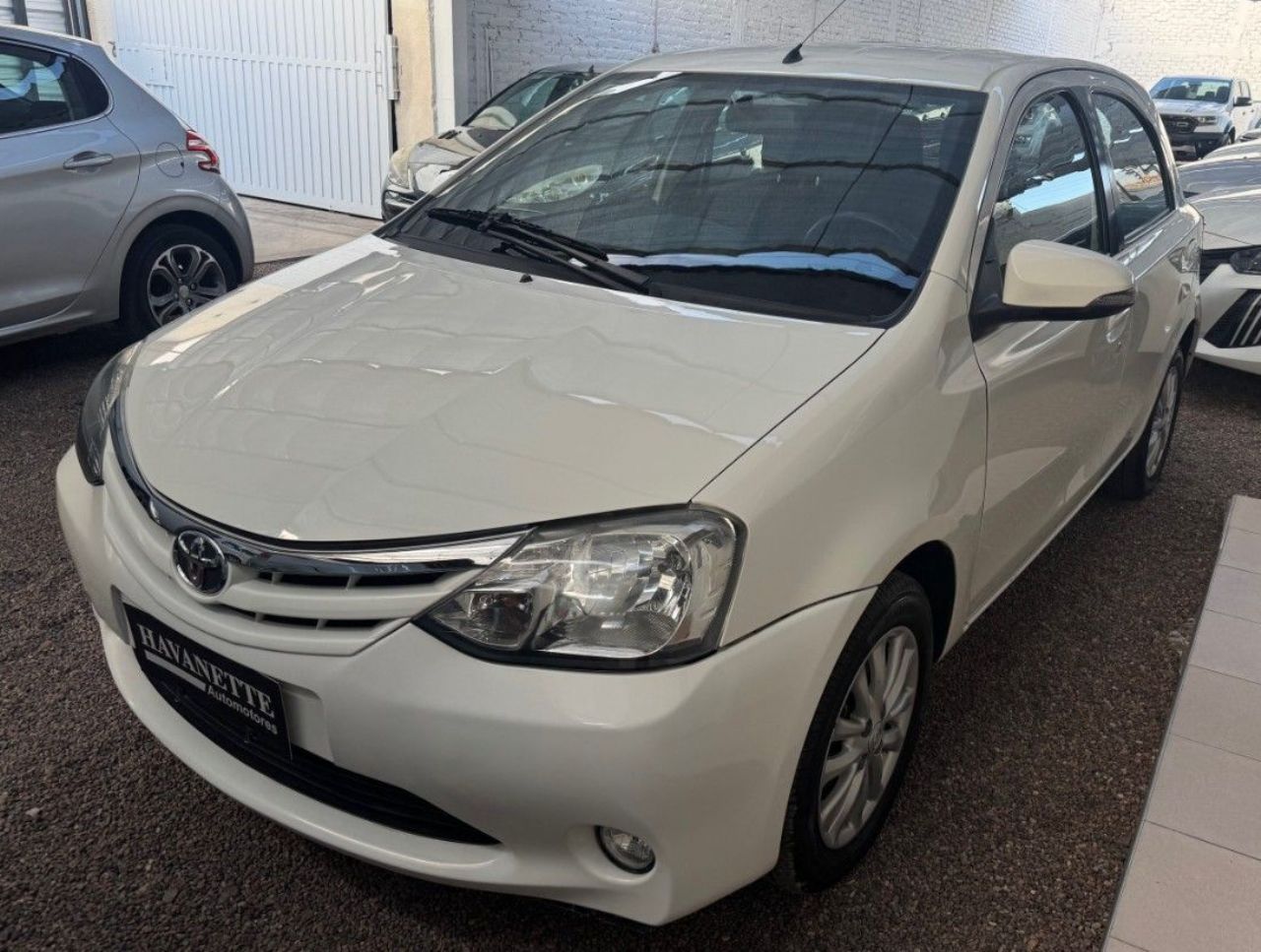 Toyota Etios Usado Financiado en Mendoza, deRuedas