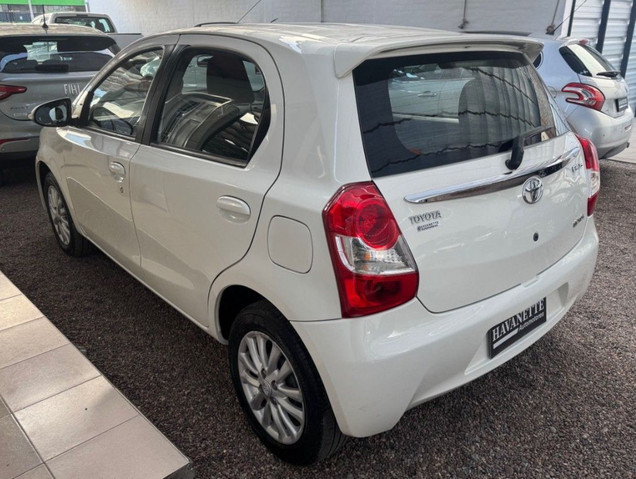 Toyota Etios Usado Financiado en Mendoza, deRuedas