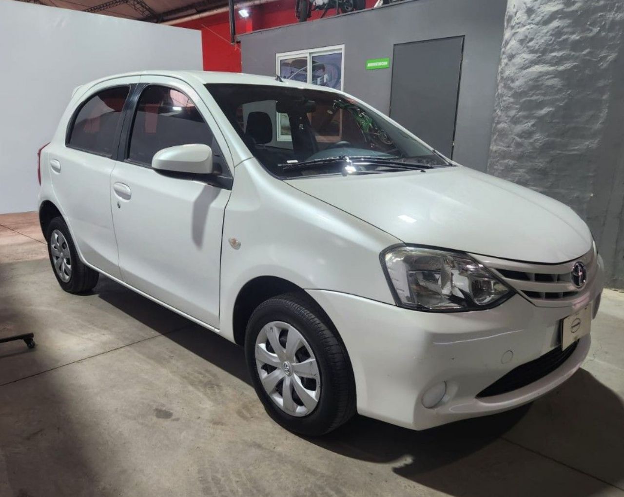 Toyota Etios Usado en Mendoza, deRuedas