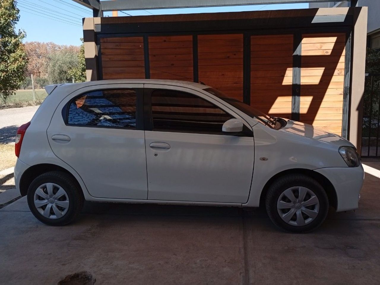 Toyota Etios Usado en Mendoza, deRuedas