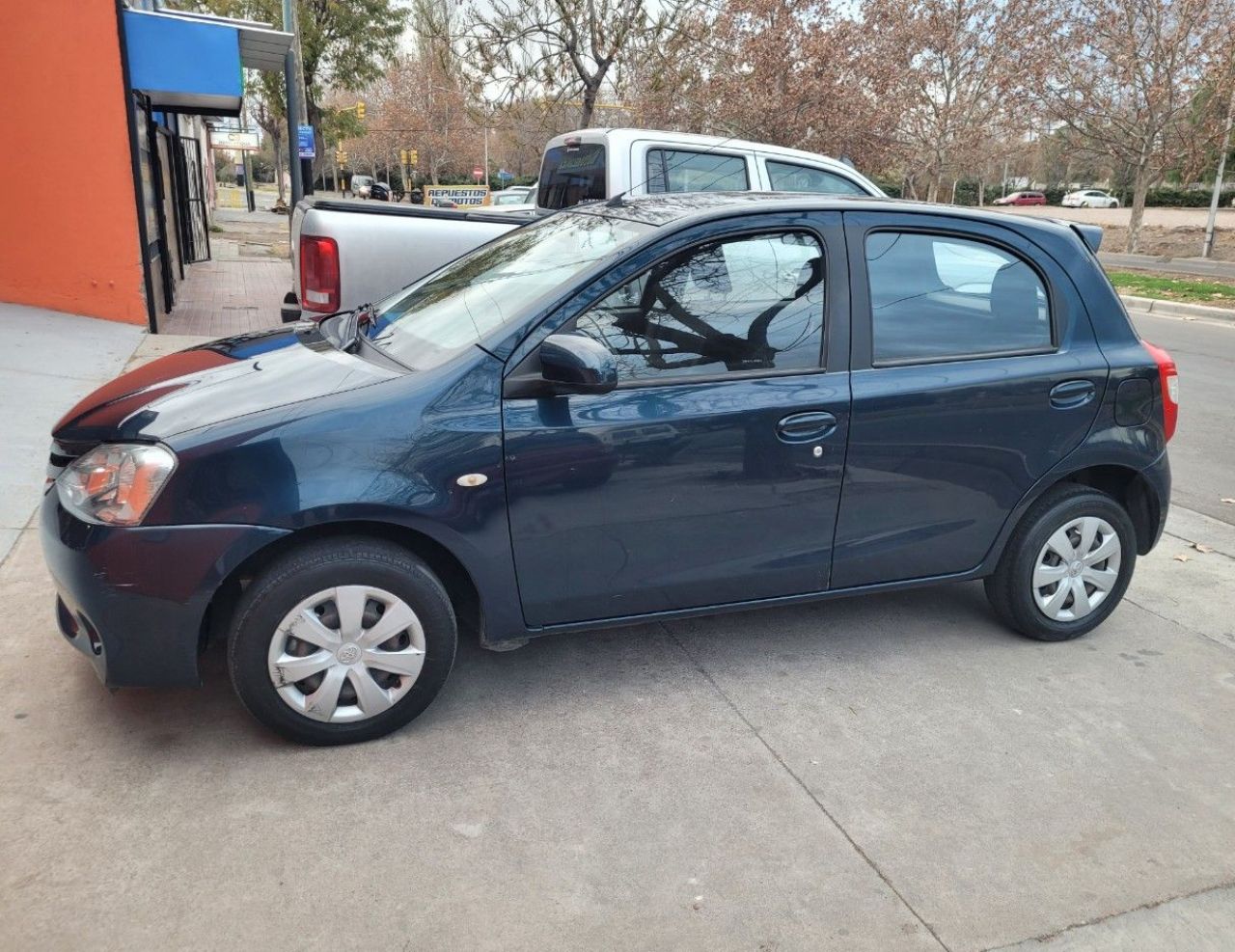 Toyota Etios Usado Financiado en Mendoza, deRuedas