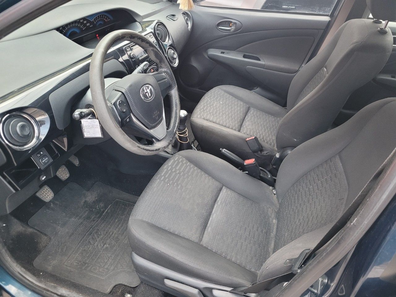Toyota Etios Usado Financiado en Mendoza, deRuedas