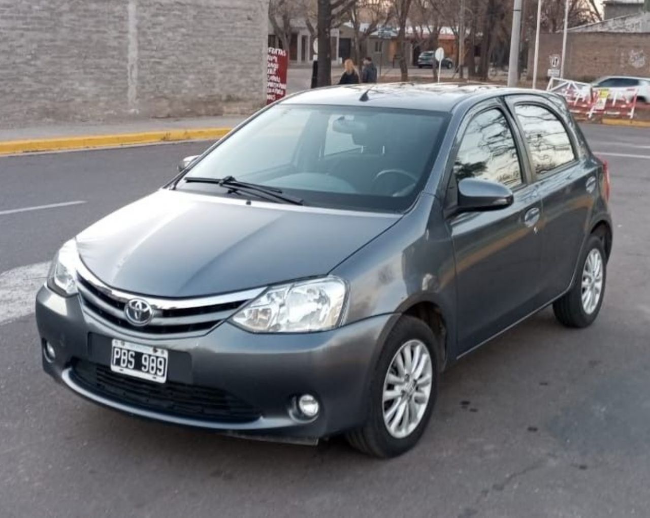 Toyota Etios Usado en Mendoza, deRuedas