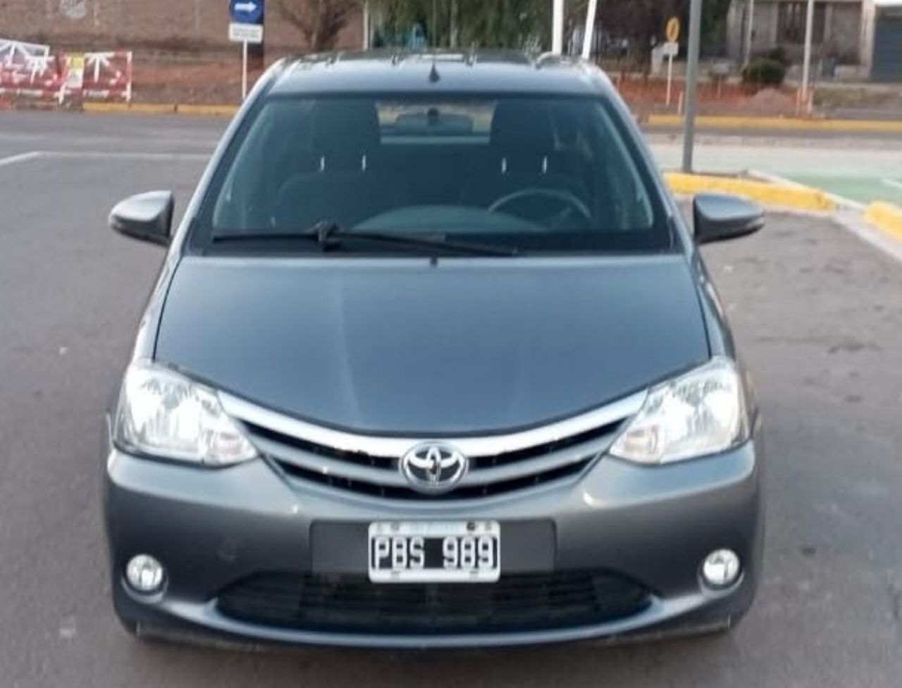 Toyota Etios Usado en Mendoza, deRuedas