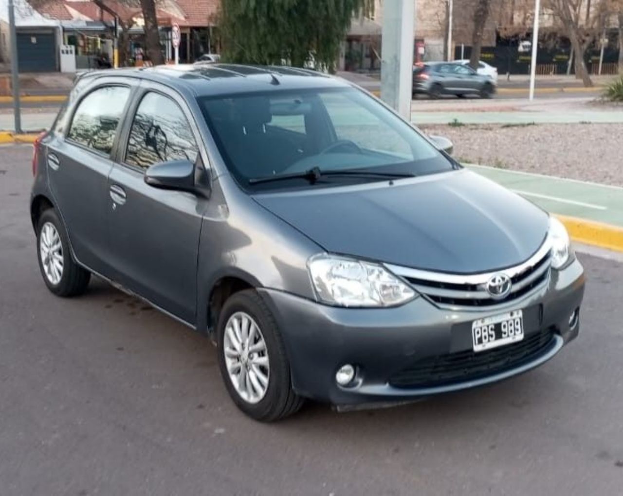 Toyota Etios Usado en Mendoza, deRuedas
