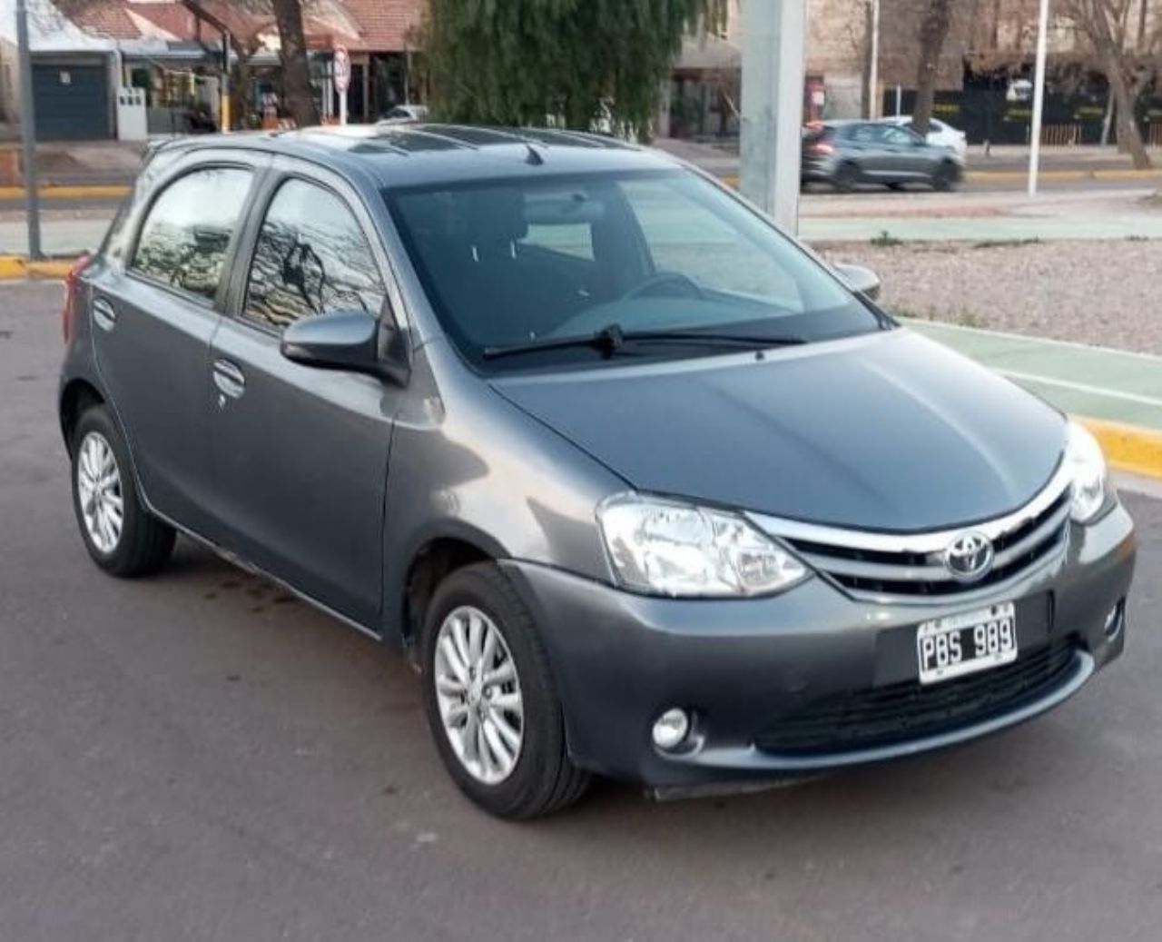 Toyota Etios Usado en Mendoza, deRuedas