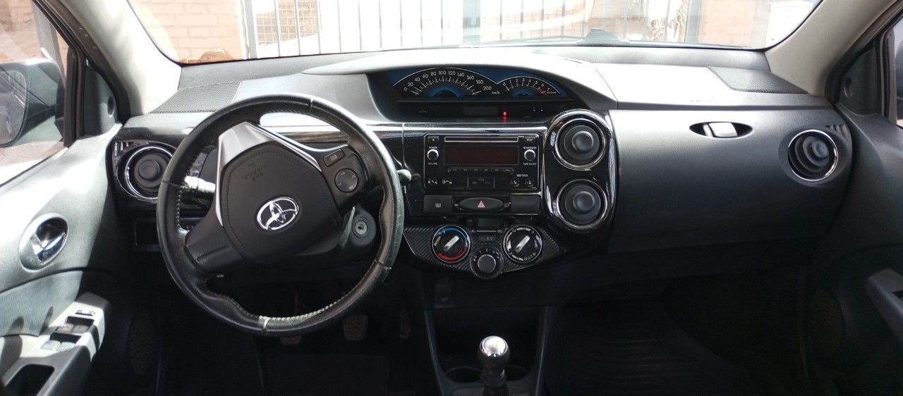 Toyota Etios Usado en Mendoza, deRuedas