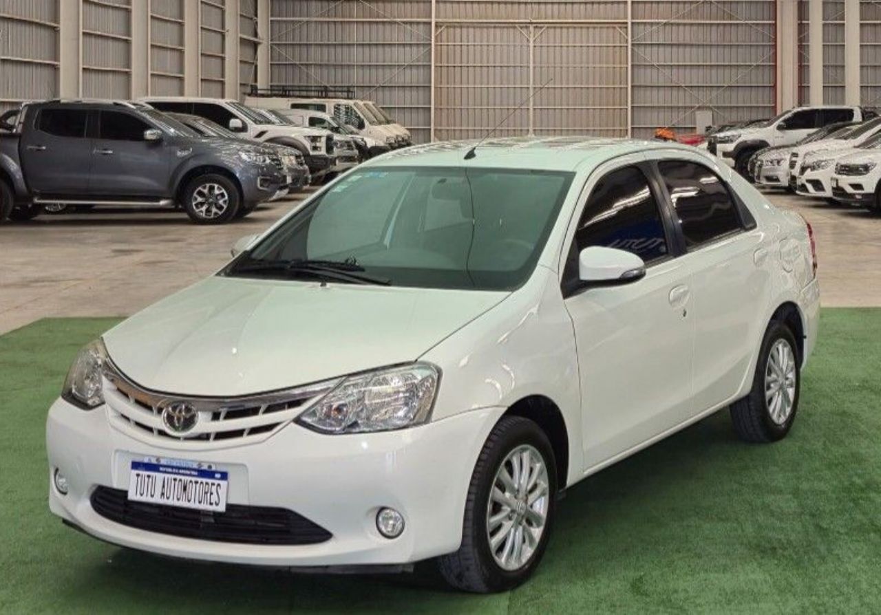 Toyota Etios Usado Financiado en Córdoba, deRuedas