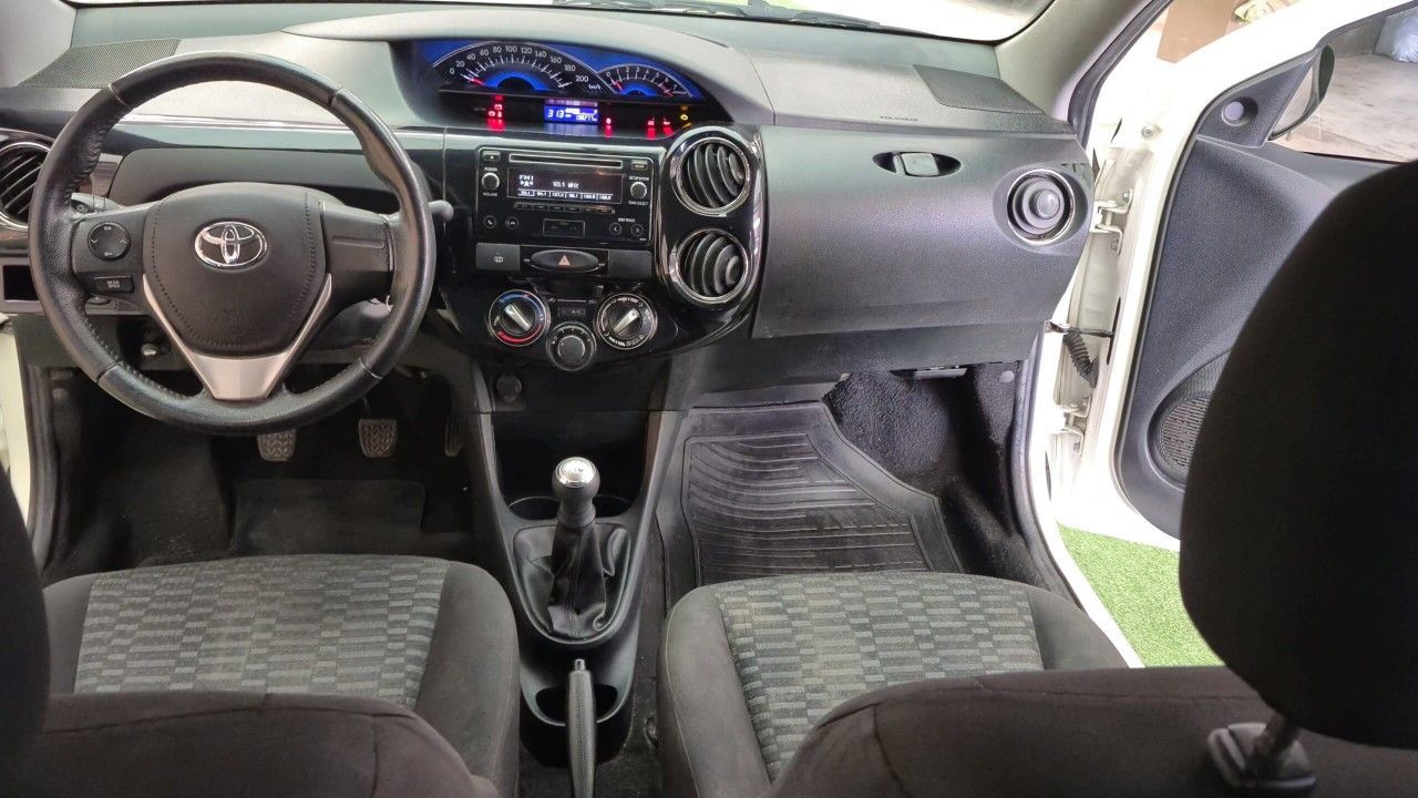 Toyota Etios Usado Financiado en Córdoba, deRuedas