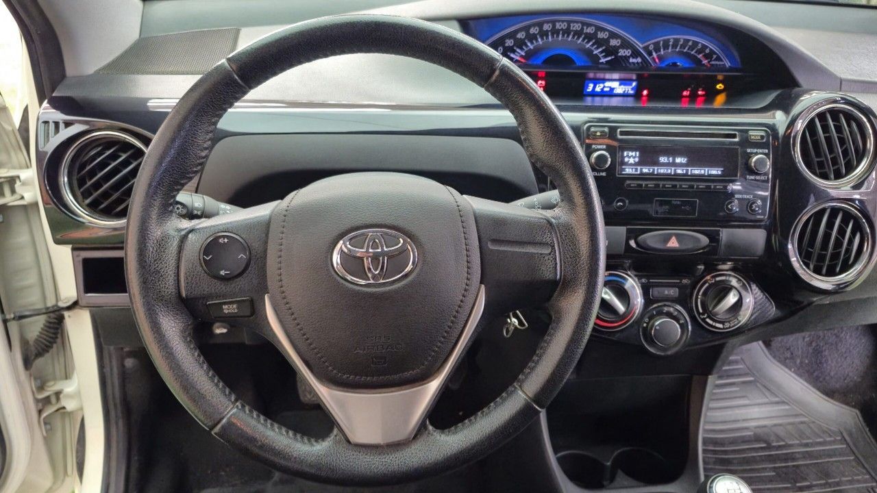 Toyota Etios Usado Financiado en Córdoba, deRuedas