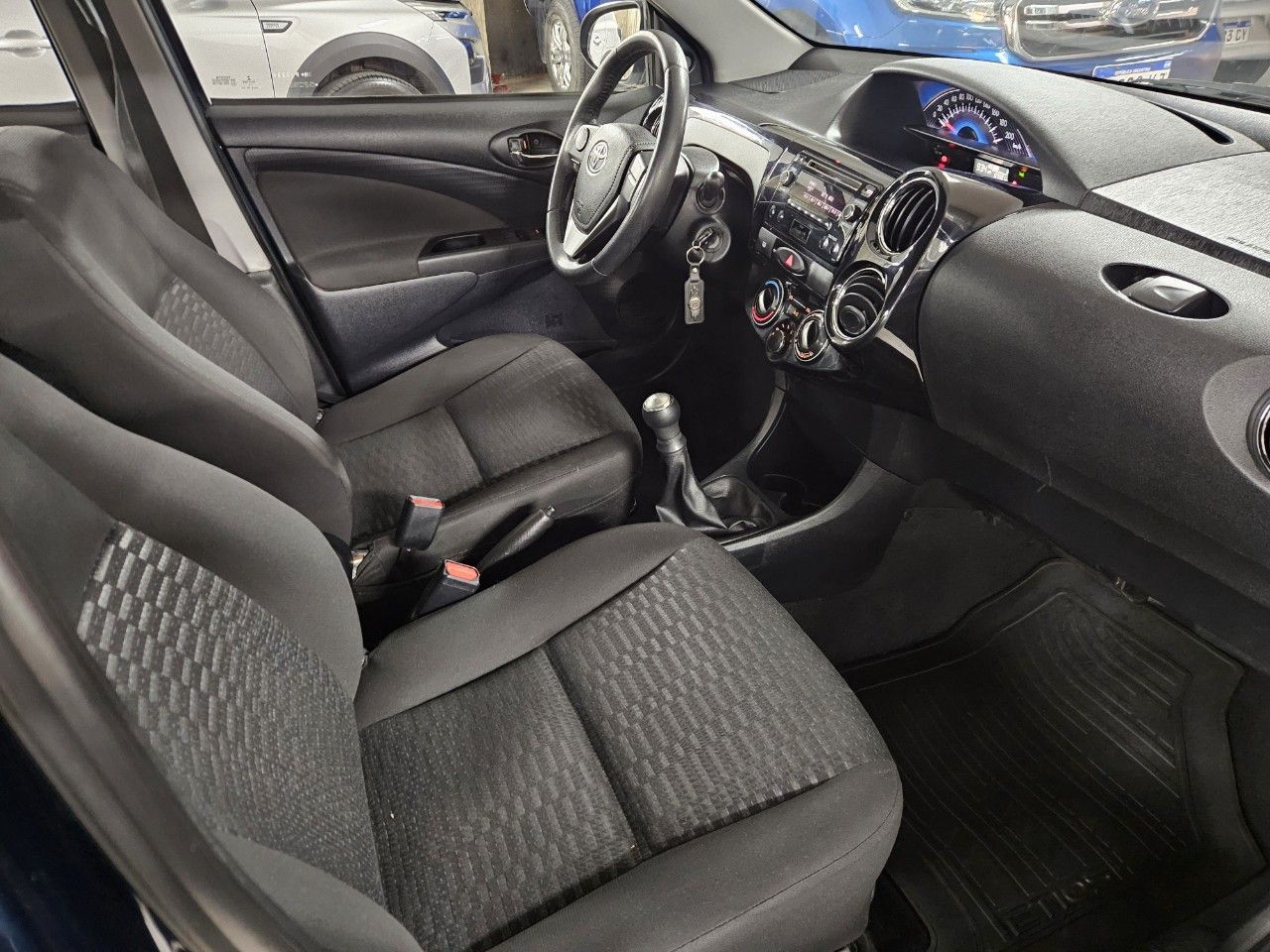 Toyota Etios Usado Financiado en Córdoba, deRuedas