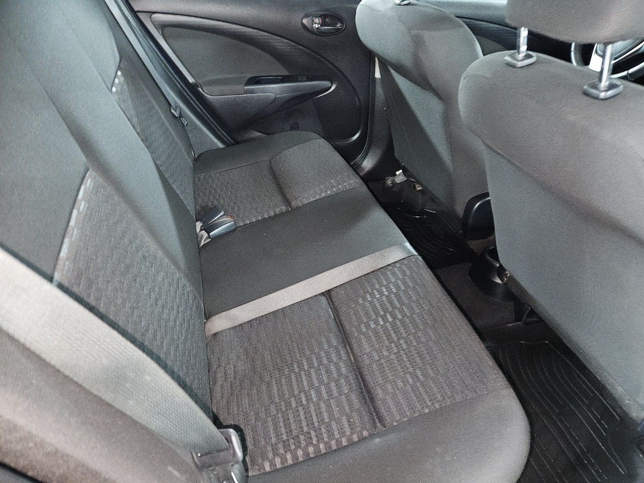 Toyota Etios Usado Financiado en Córdoba, deRuedas