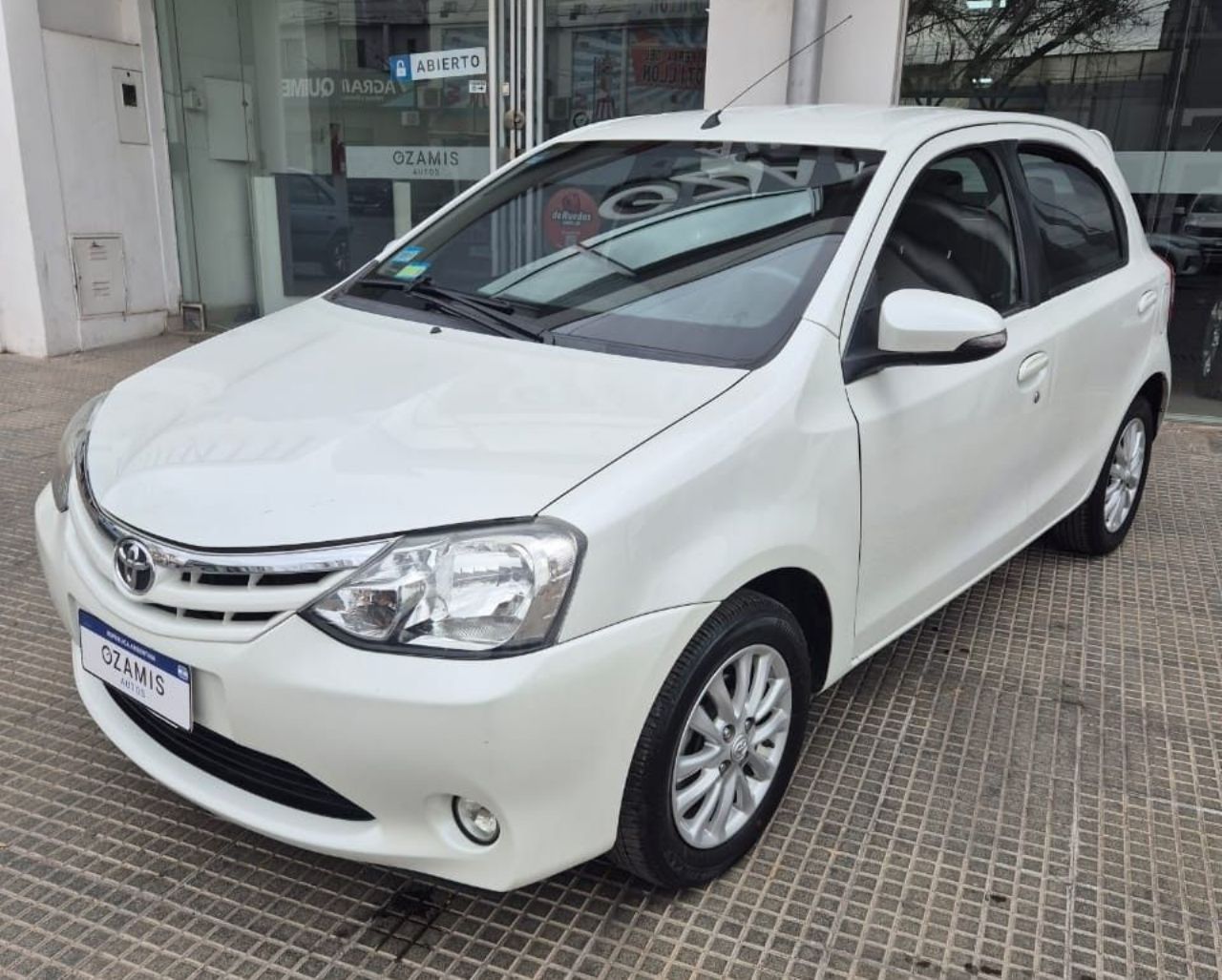 Toyota Etios Usado Financiado en Mendoza, deRuedas