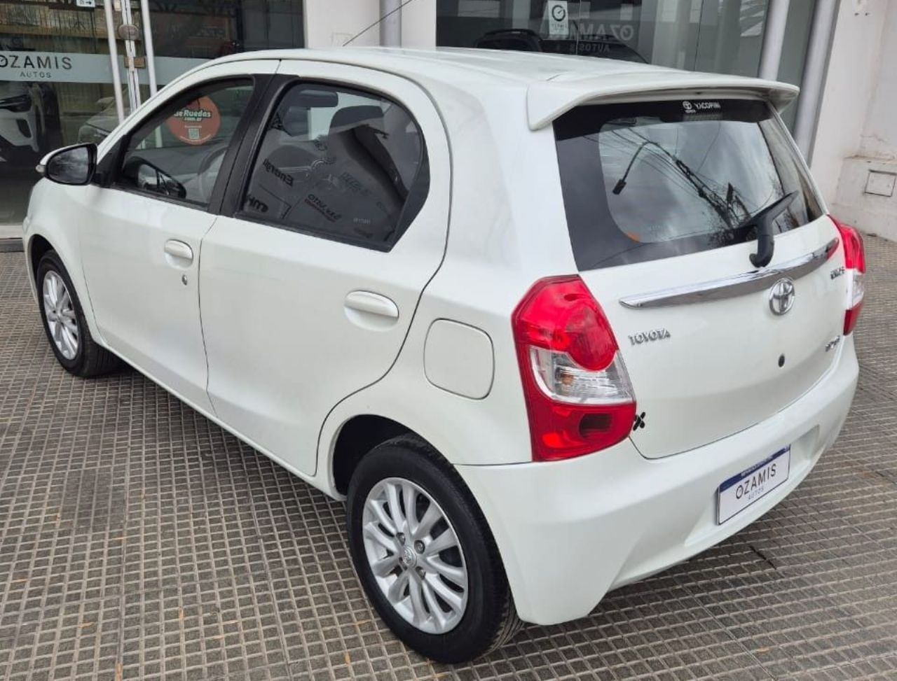 Toyota Etios Usado Financiado en Mendoza, deRuedas