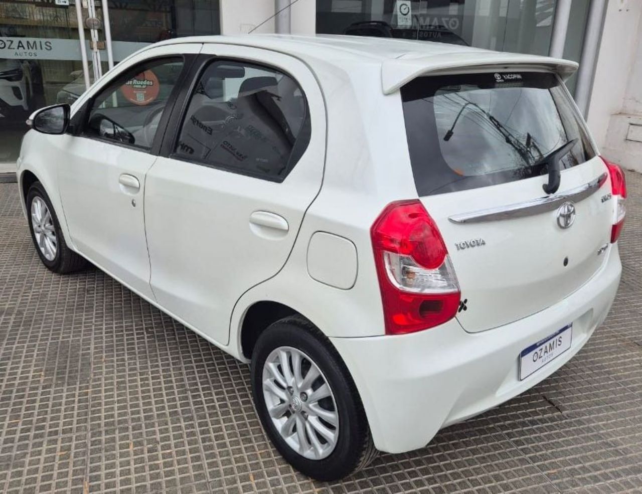 Toyota Etios Usado Financiado en Mendoza, deRuedas
