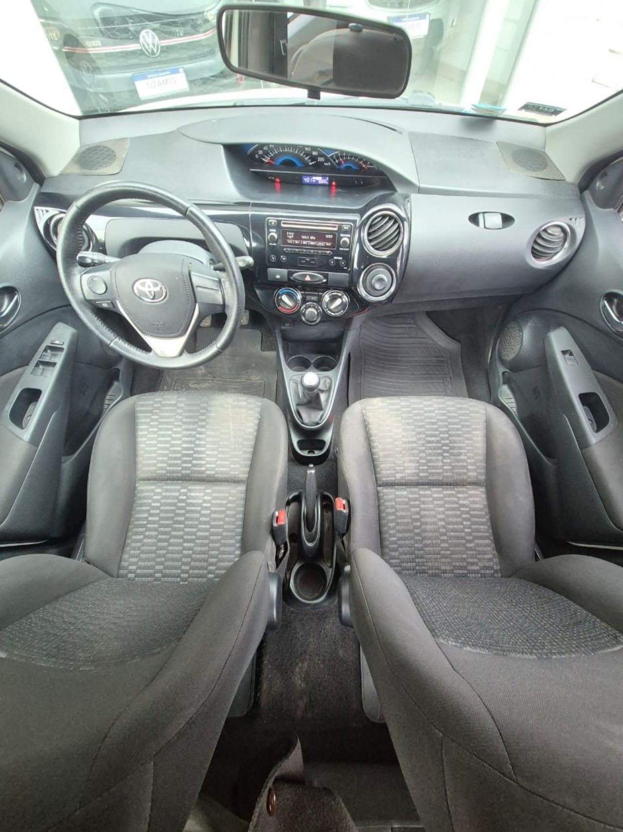 Toyota Etios Usado Financiado en Mendoza, deRuedas