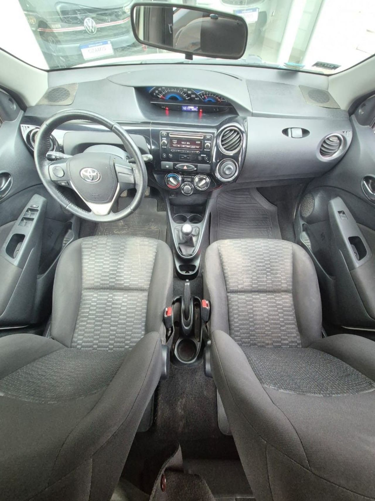 Toyota Etios Usado Financiado en Mendoza, deRuedas