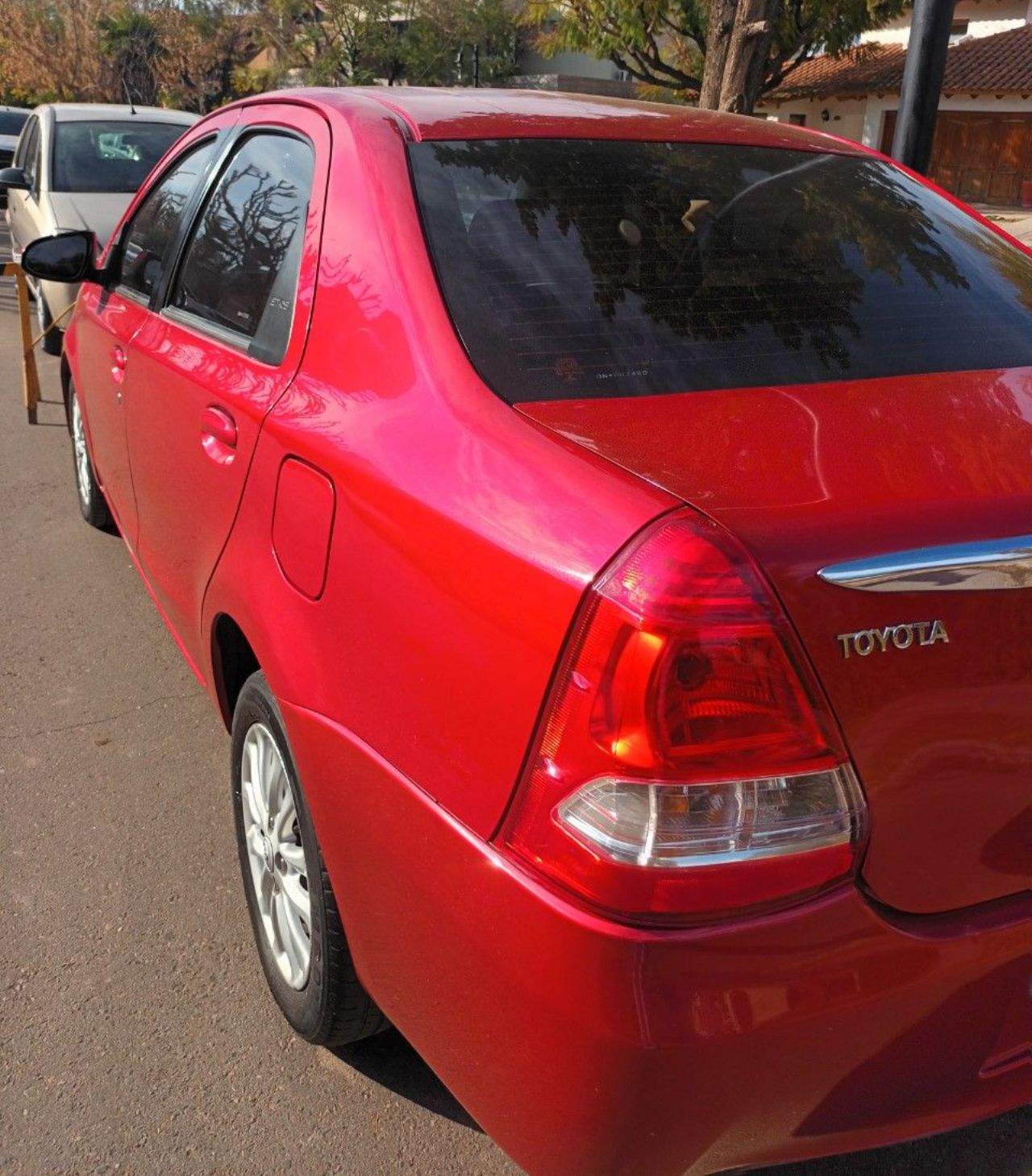 Toyota Etios Usado Financiado en Mendoza, deRuedas