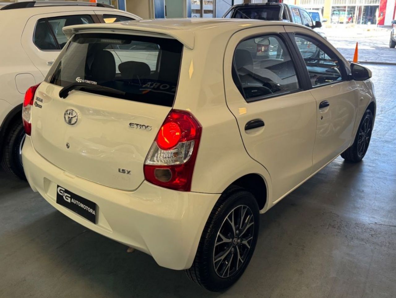 Toyota Etios Usado Financiado en Mendoza, deRuedas