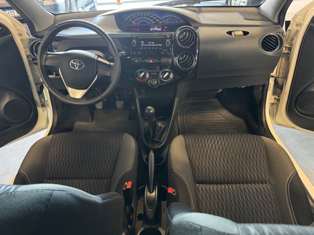 Toyota Etios Usado Financiado en Mendoza, deRuedas
