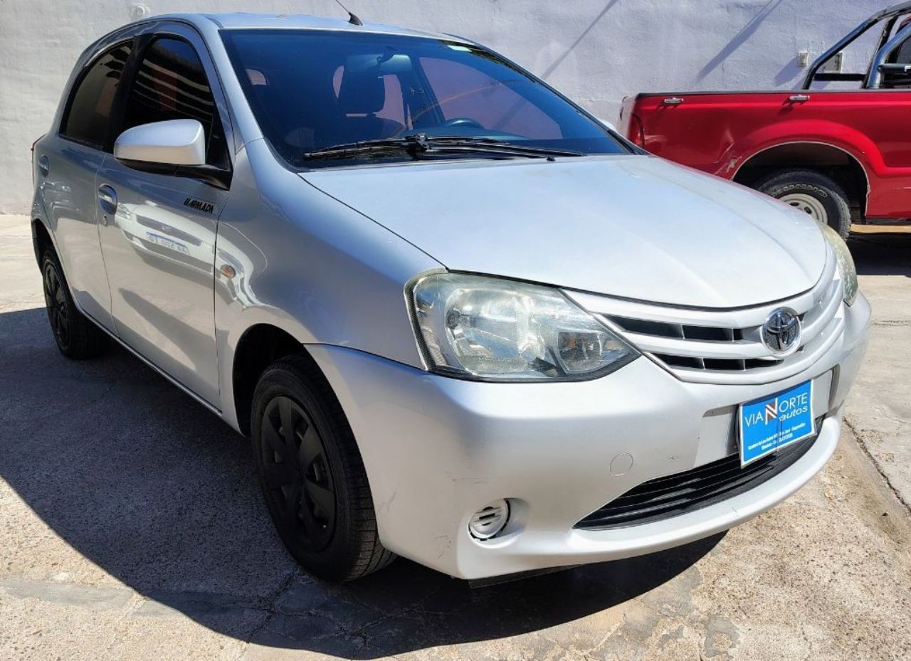 Toyota Etios Usado en Mendoza, deRuedas