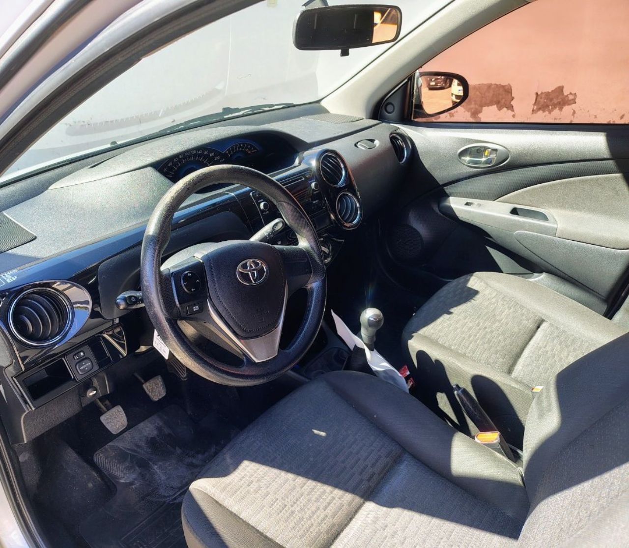Toyota Etios Usado Financiado en Mendoza, deRuedas