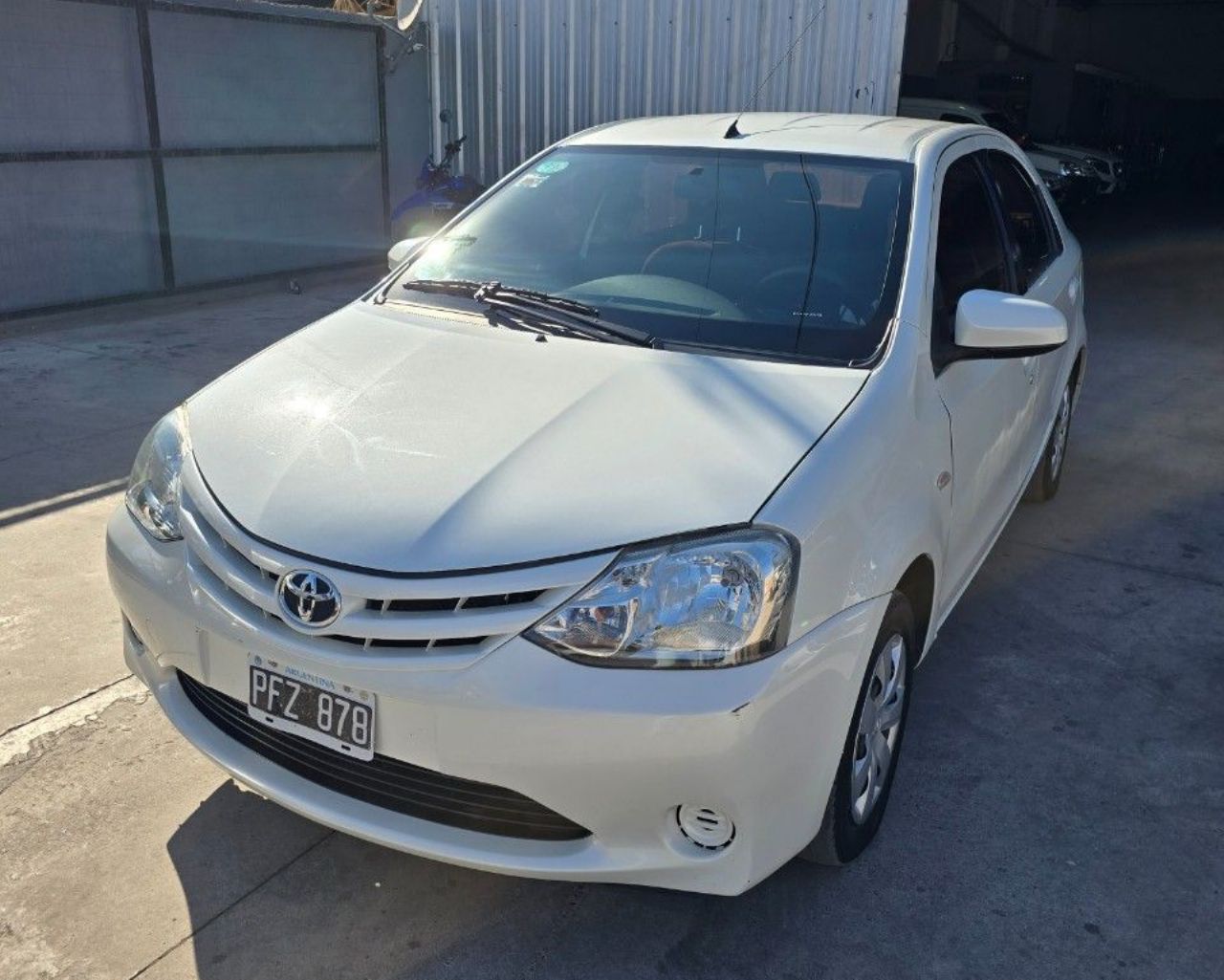Toyota Etios Usado Financiado en Mendoza, deRuedas