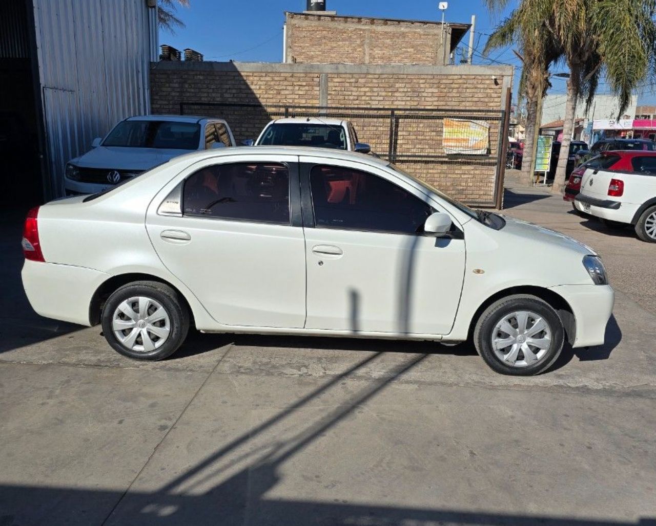 Toyota Etios Usado Financiado en Mendoza, deRuedas