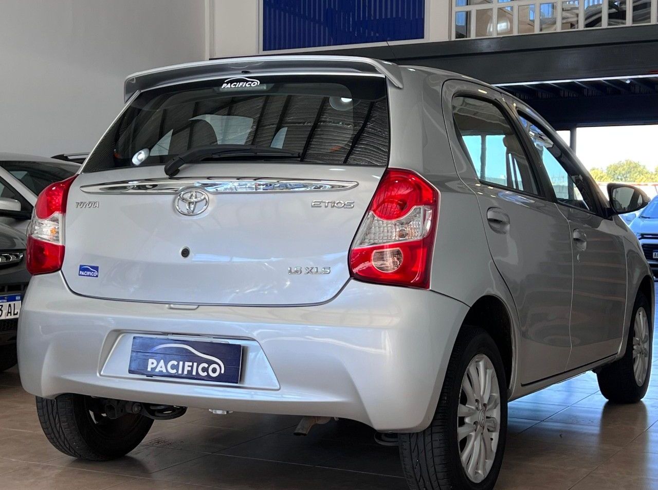 Toyota Etios Usado Financiado en Córdoba, deRuedas