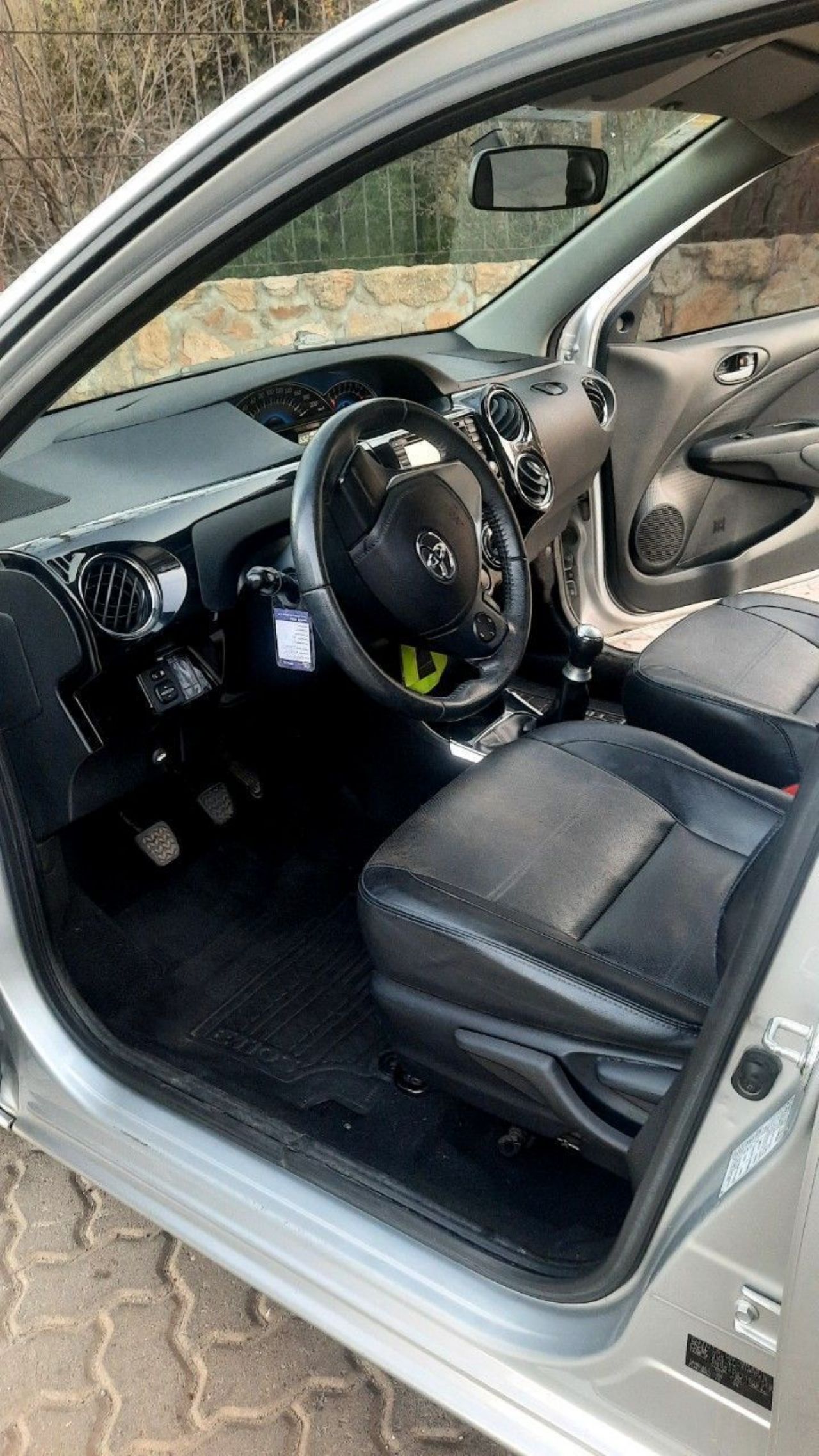 Toyota Etios Usado en Córdoba, deRuedas