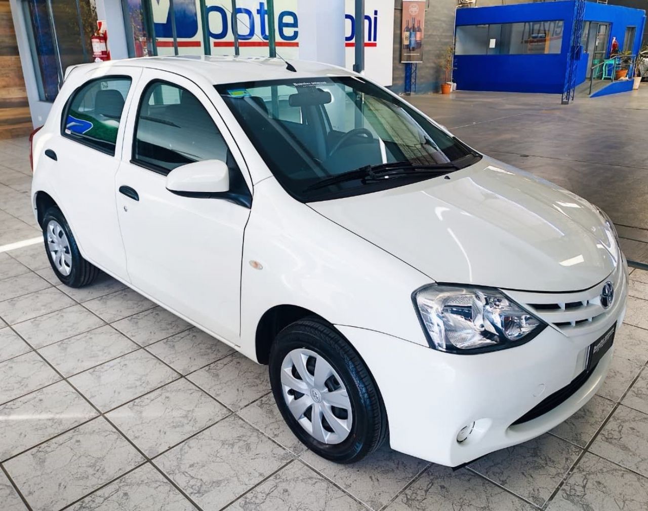 Toyota Etios Usado en Mendoza, deRuedas