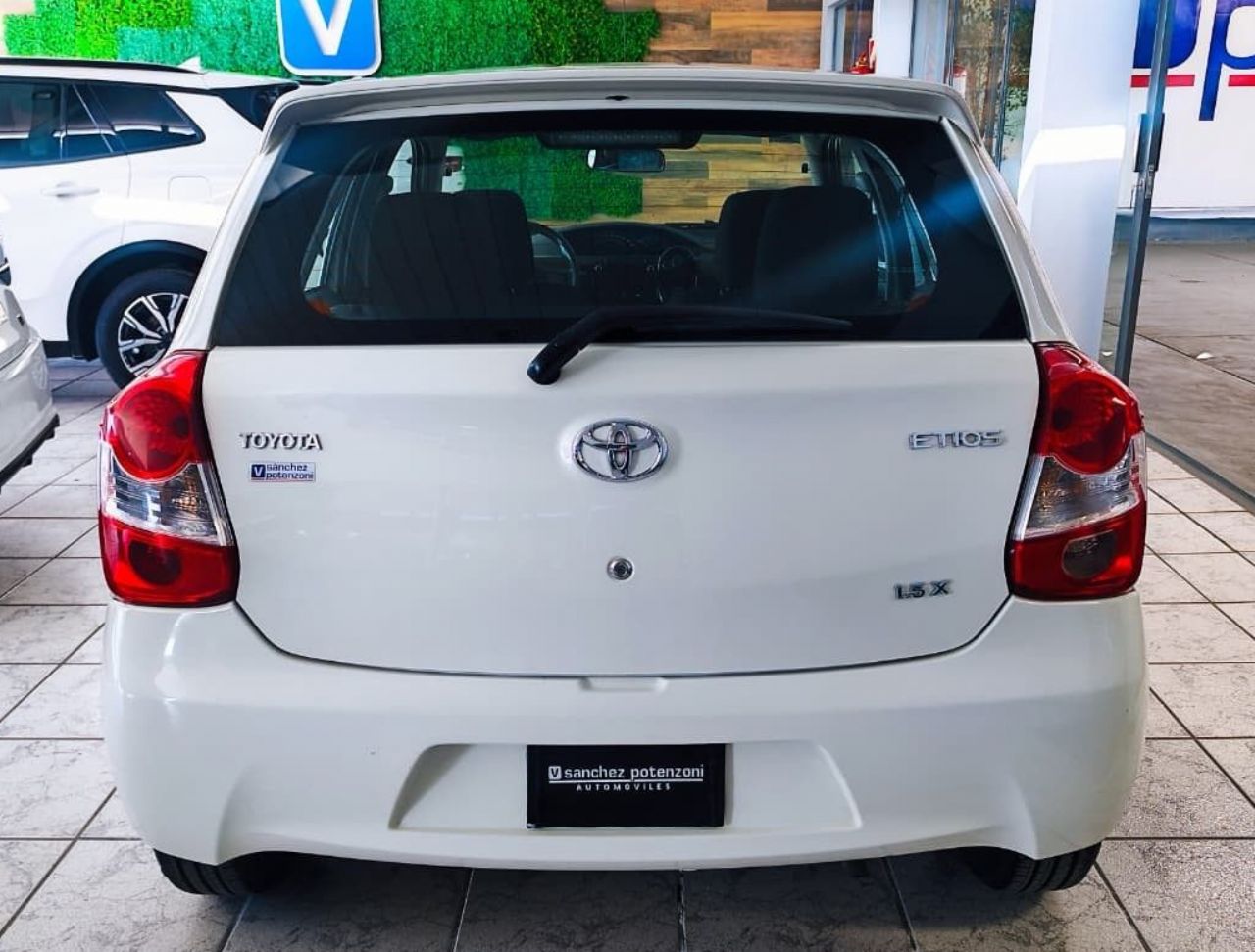 Toyota Etios Usado en Mendoza, deRuedas