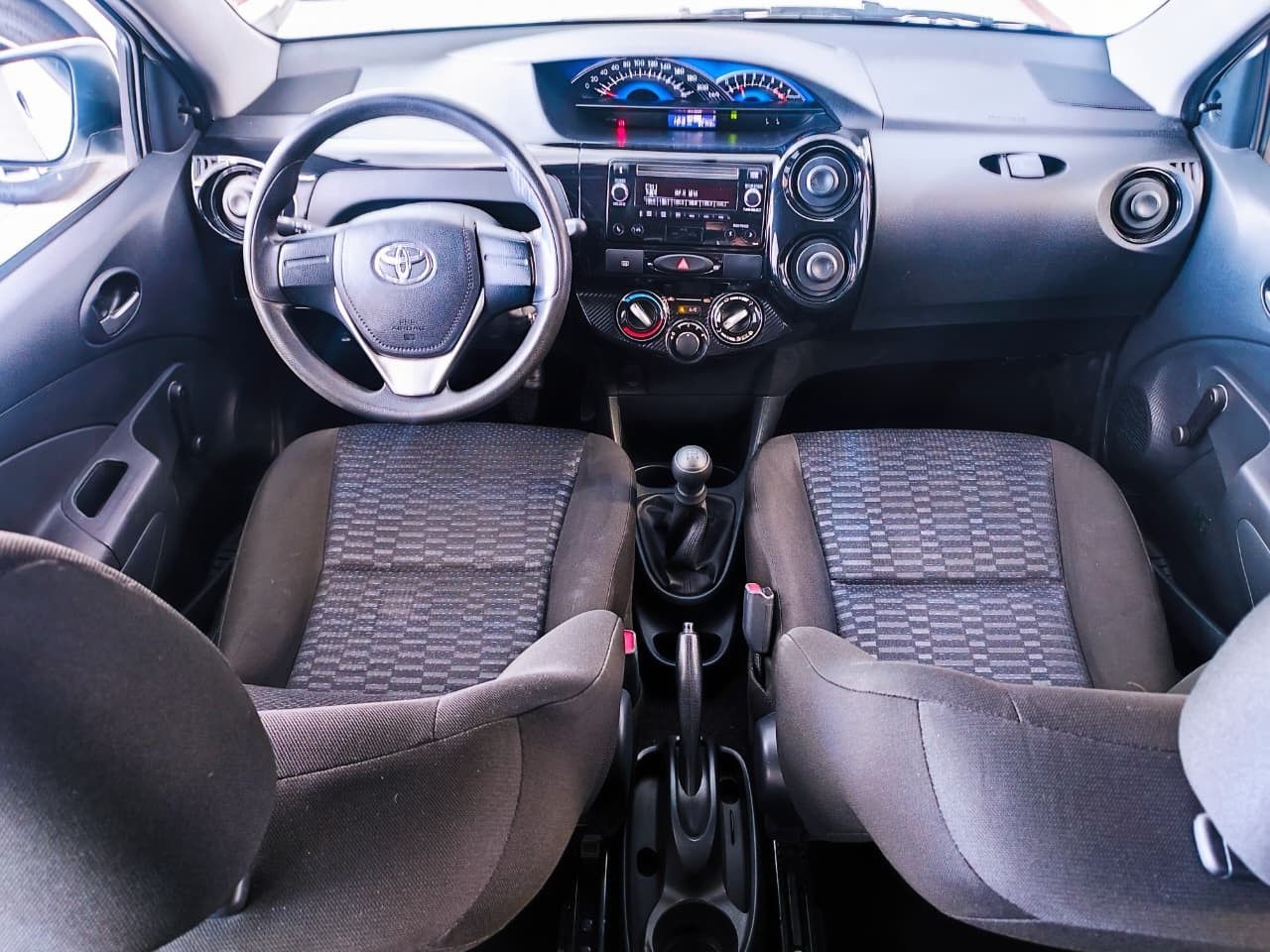 Toyota Etios Usado en Mendoza, deRuedas