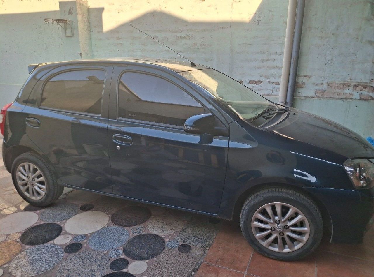 Toyota Etios Usado en Mendoza, deRuedas